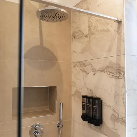 Maison Caterina - Elegant Near Apartament Bari